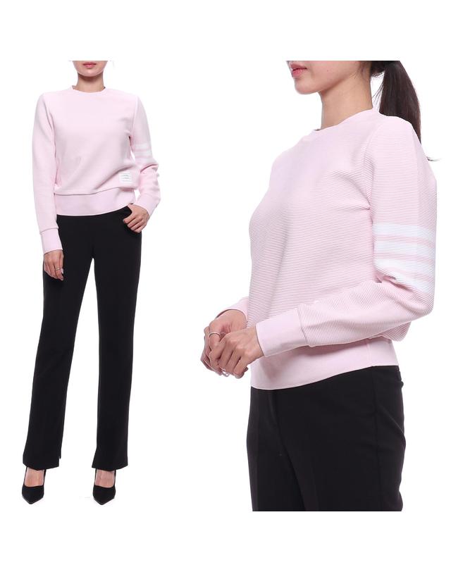 톰브라운 여성 사선 스트라이프 스웨트셔츠 (FJT204A_08138_680_22S) 착용컷