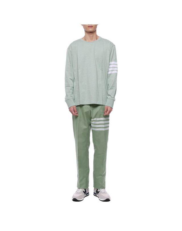 톰브라운 남성 사선 완장 긴팔티셔츠 (MJS117A_06221_350_22F) 착용컷