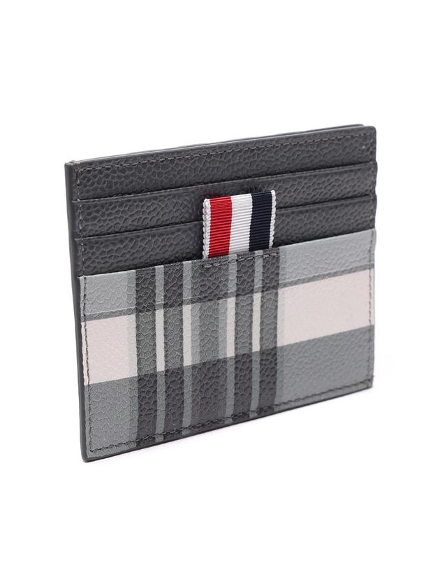 톰브라운 23SS 남성 마드라스 체크 카드지갑 (MAW220A L0041 980 23S) 착용컷