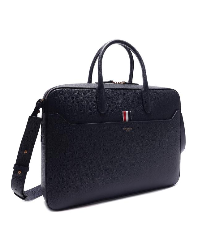 톰브라운 23FW 남성 페블 그레인 브리프케이스 (MAG410A 00198 415 23F) 착용컷