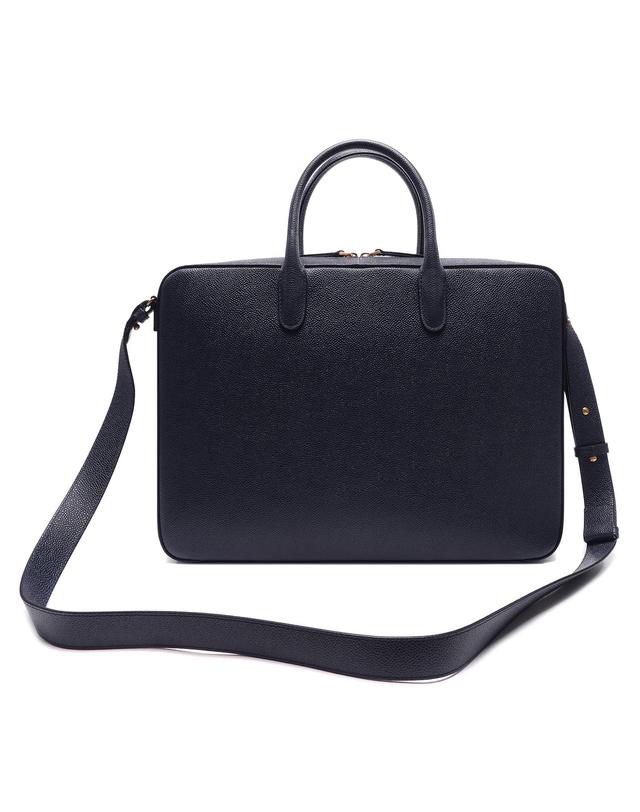 톰브라운 23FW 남성 페블 그레인 브리프케이스 (MAG410A 00198 415 23F) 착용컷