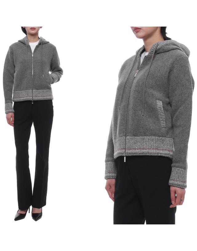 톰브라운 24FW 여성 울 플리스 후드집업 (FJT349A J0100 055 24F) 착용컷