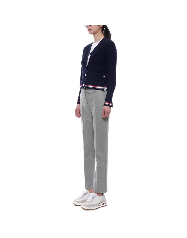 톰브라운 25SS 여성 클래식 코튼 브이넥 가디건 (FKC641A Y3030 415 25S) 착용컷
