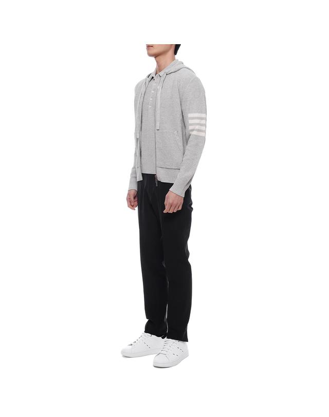 톰브라운 25SS 남성 린넨 혼방 사선 스트라이프 후드집업 (MKT015A Y6011 065 25S) 착용컷