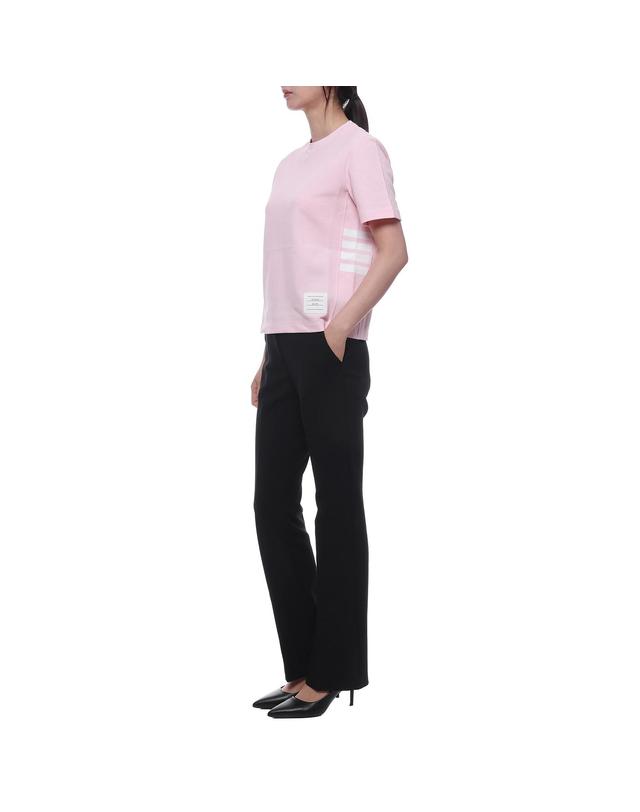 톰브라운 26SS 여성 사선 스트라이프 반팔티셔츠 (FJS207A 00050 680 26S) 착용컷