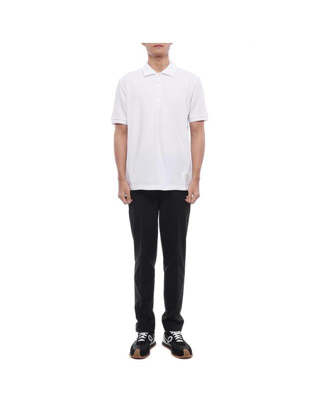 톰브라운 26SS 남성 클래식 폴로 반팔티셔츠 (MJP110P 00050 100 26S) 착용컷