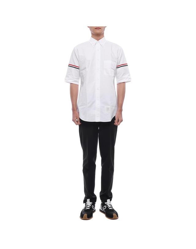 톰브라운 26SS 남성 클래식 폴로 반팔셔츠 (MWS242A F0313 100 26S) 착용컷