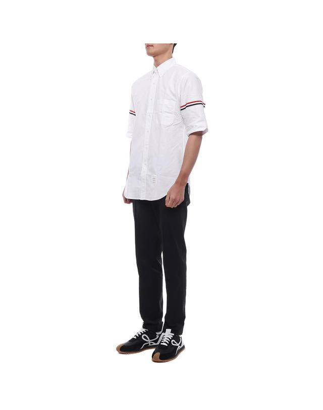 톰브라운 26SS 남성 클래식 폴로 반팔셔츠 (MWS242A F0313 100 26S) 착용컷