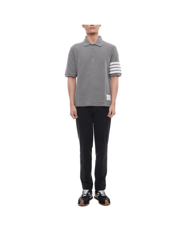 톰브라운 26FW 남성 사선 스트라이프 폴로 반팔티셔츠 (MJP136G 07976 035 26F) 착용컷