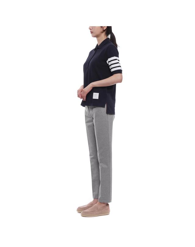 톰브라운 26FW 여성 사선 스트라이프 폴로 반팔티셔츠 (FJP052G 07976 415 26F) 착용컷