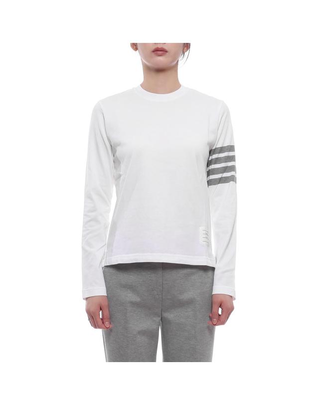 톰브라운 26FW 여성 사선 스트라이프 긴팔티셔츠 (FJS103G 07862 100 26F) 착용컷