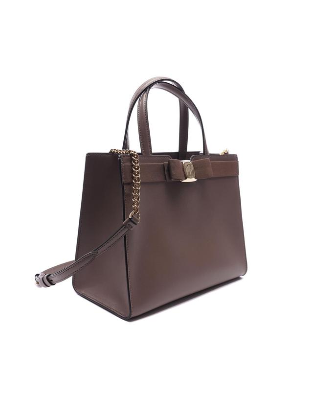 살바토레 페라가모 24SS 여성 바라 미디엄 토트숄더백 (21 I290 741078 24S) 착용컷