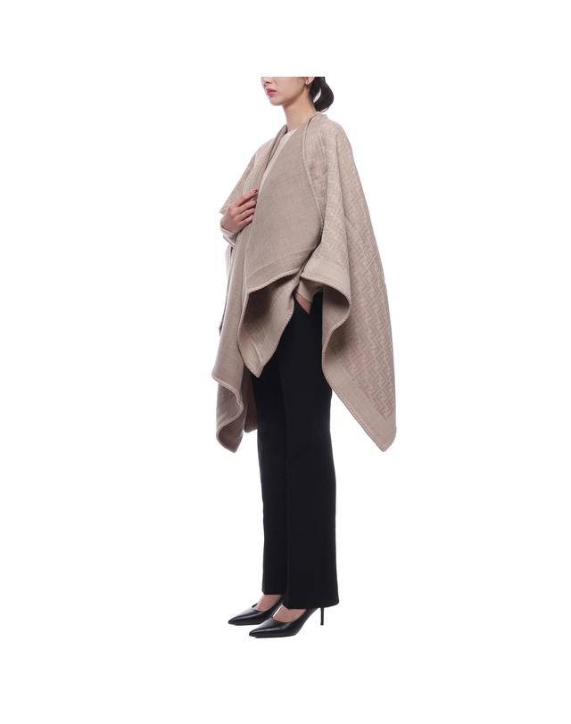 펜디 24FW 여성 FF 자카드 울 판초 (FXX776 ASFX F0QB9 24F) 착용컷
