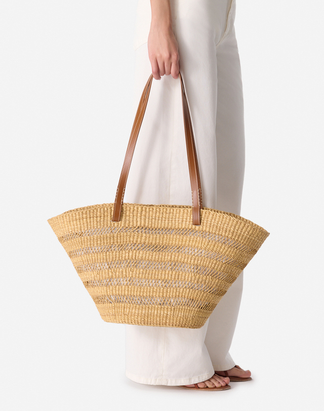 바네사브루노 다크와인 라피아 PANIER GM백 진한 와인 착용컷