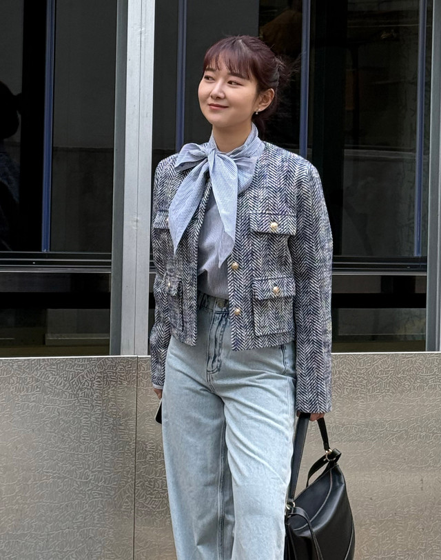바네사브루노 헤링본 트위드 면혼방 숏 자켓 다크네이비 진한 네이비 착용컷