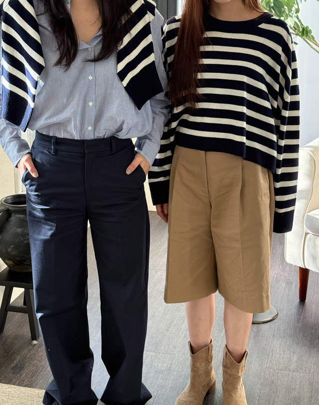 바네사브루노 네이비 양모 스트라이프 긴팔 니트 착용컷