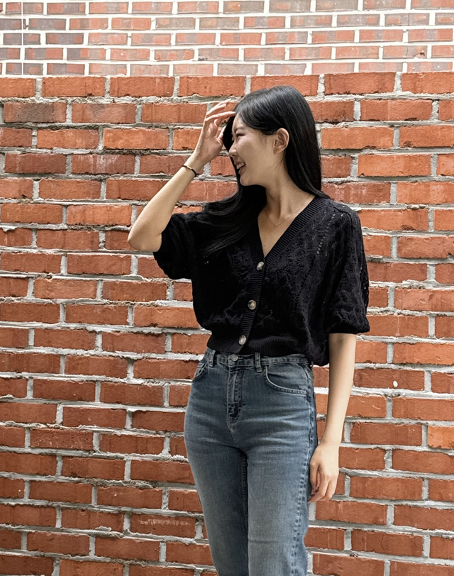 바네사브루노 블랙 크로셰 실크혼방 긴팔 가디건 착용컷