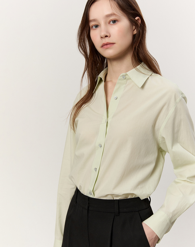 아떼 바네사브루노 여성 라이트그린 단색 면 긴팔셔츠 밝은 초록 착용컷