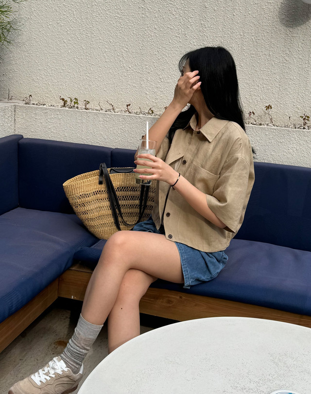 아떼 바네사브루노 여성 [백화점BEST]베이지 린넨 크롭 자켓 착용컷