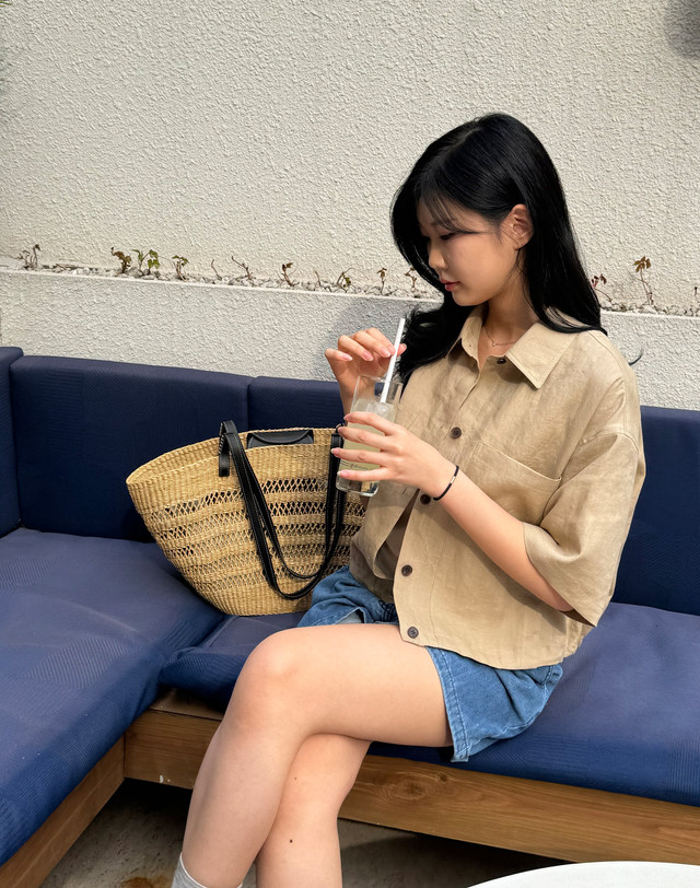 아떼 바네사브루노 여성 [백화점BEST]베이지 린넨 크롭 자켓 착용컷
