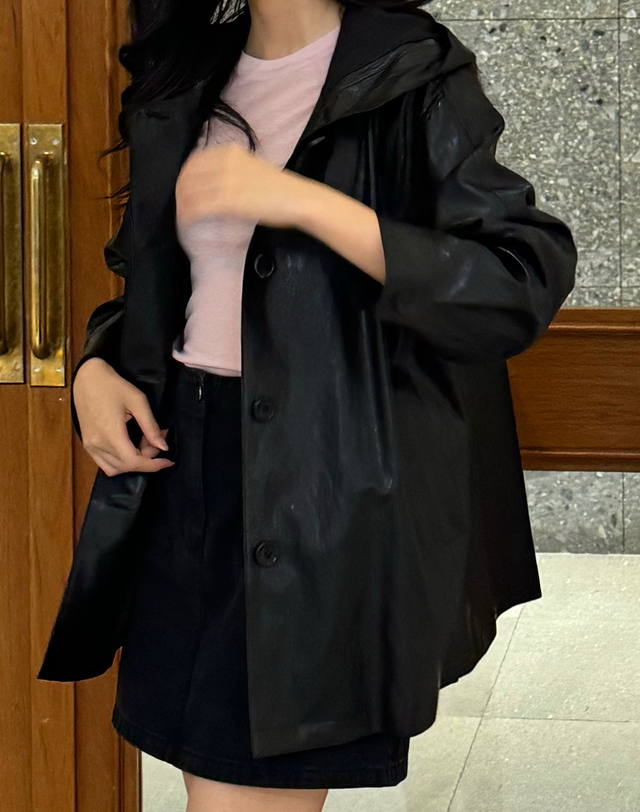 아떼 바네사브루노 여성 [ONLINE EXCLUSIVE] 블랙 페이크레더 후드 가죽 자켓 점퍼 착용컷