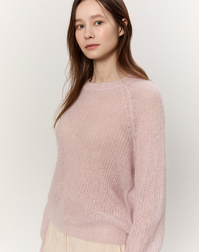 아떼 바네사브루노 여성 라이트핑크 알파카 모헤어 혼방 라운드 니트 밝은 핑크 착용컷