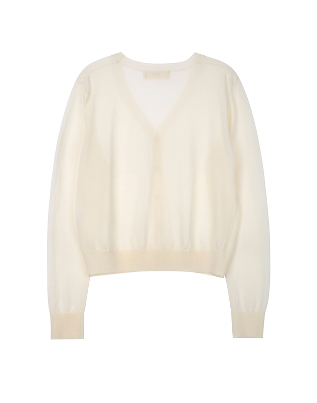 아떼 바네사브루노 여성 아이보리 단색 면혼방 가디건 착용컷
