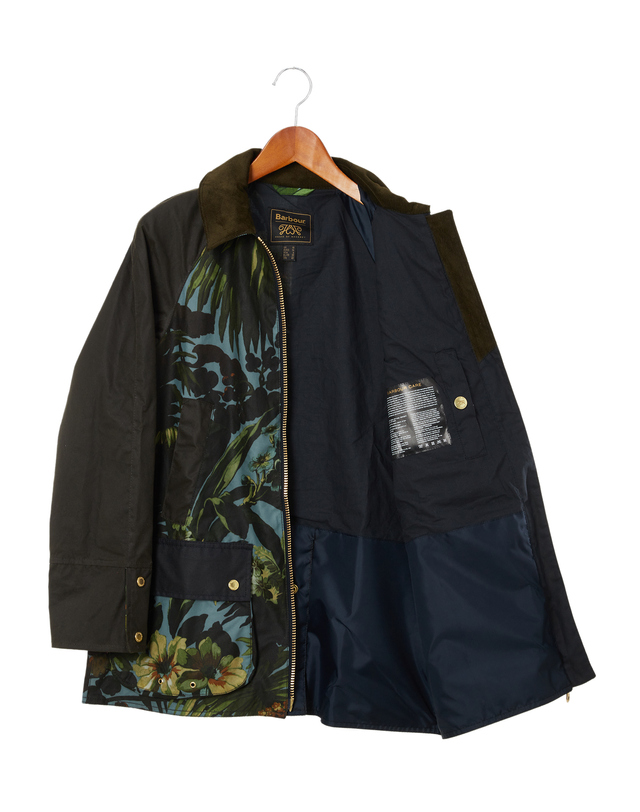 바버 [Barbour X House Of Hackney] 여성 블루 Printed Handley 왁스 자켓 착용컷