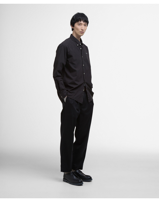 바버 남성 블랙 Garment Dyed Poplin OS Fit 셔츠 착용컷