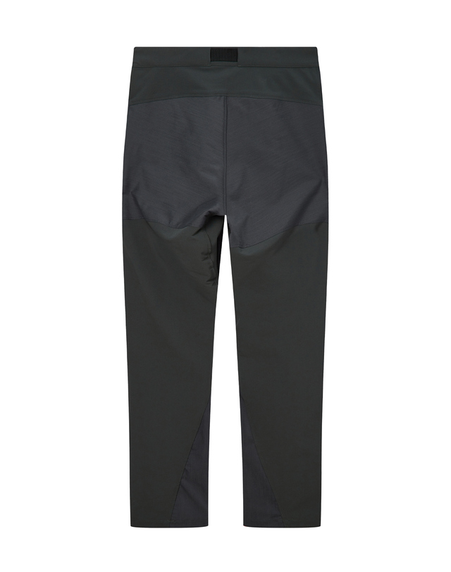 티톤 브로스 Glacier Pant 차콜 그레이 착용컷