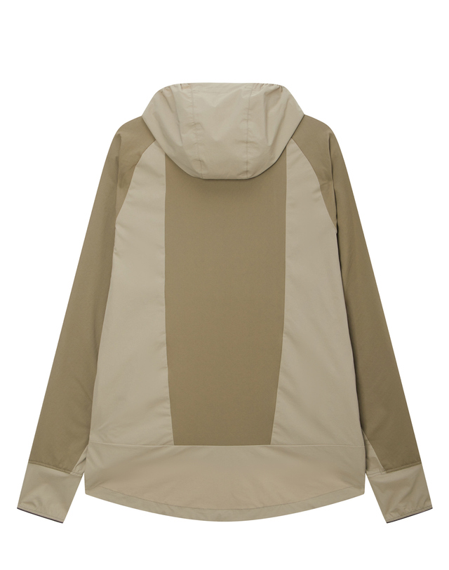티톤 브로스 Sub Hoody 진한 베이지 착용컷