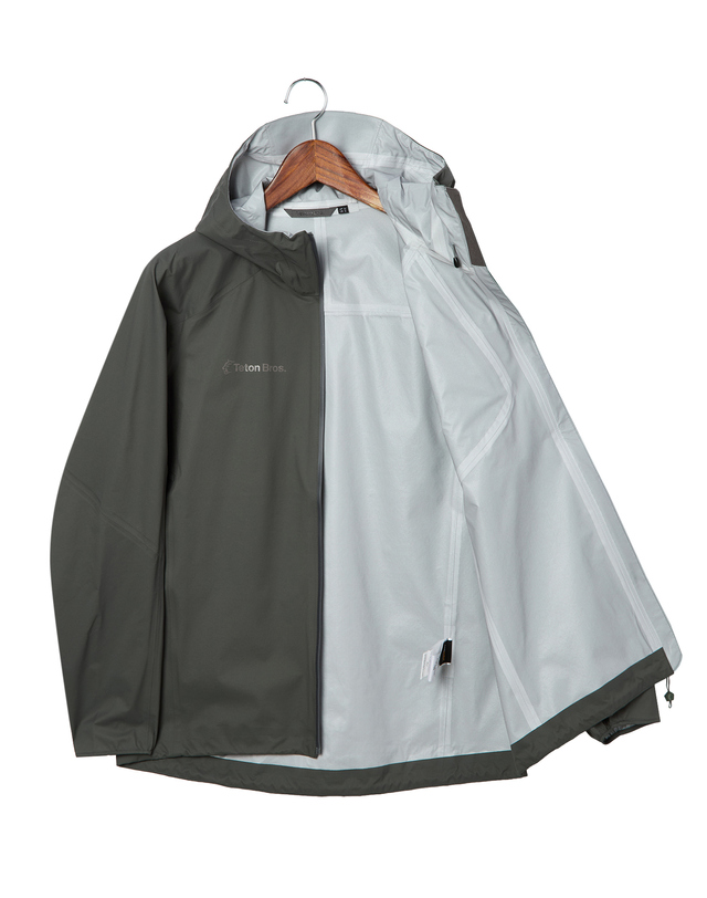 티톤 브로스 Feather Rain Full Zip Jacket 그레이 착용컷