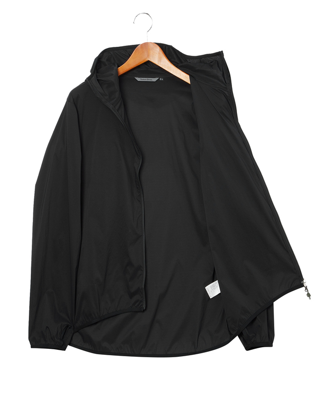 티톤 브로스 Wind River Hoody 블랙 착용컷