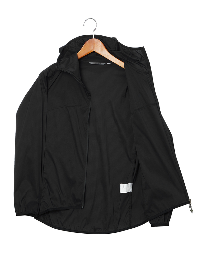티톤 브로스 [초경량]여성 Wind River Hoody 블랙 착용컷