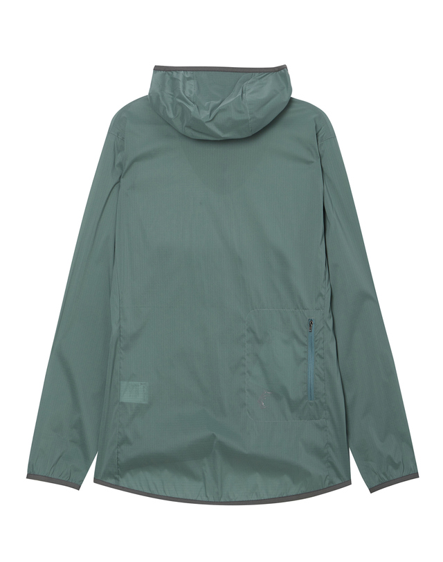 티톤 브로스 [초경량]여성 Wind River Hoody 밝은 초록 착용컷