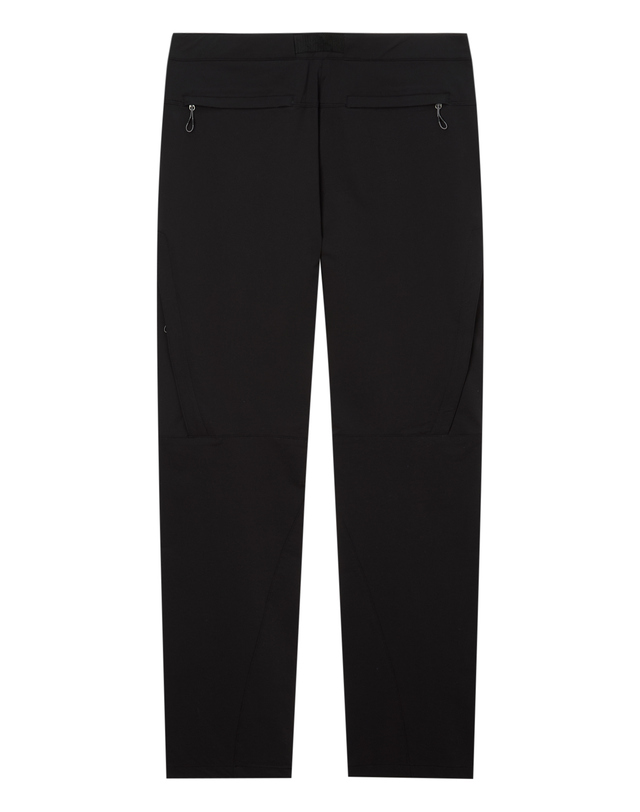 티톤 브로스 Dulle Ventil Pant 블랙 착용컷