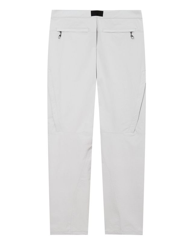 티톤 브로스 Dulle Ventil Pant 밝은 그레이 착용컷