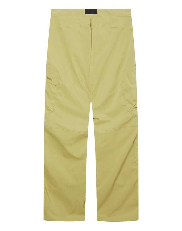 티톤 브로스 Dulle Lite Cargo Pant 진한 베이지 착용컷