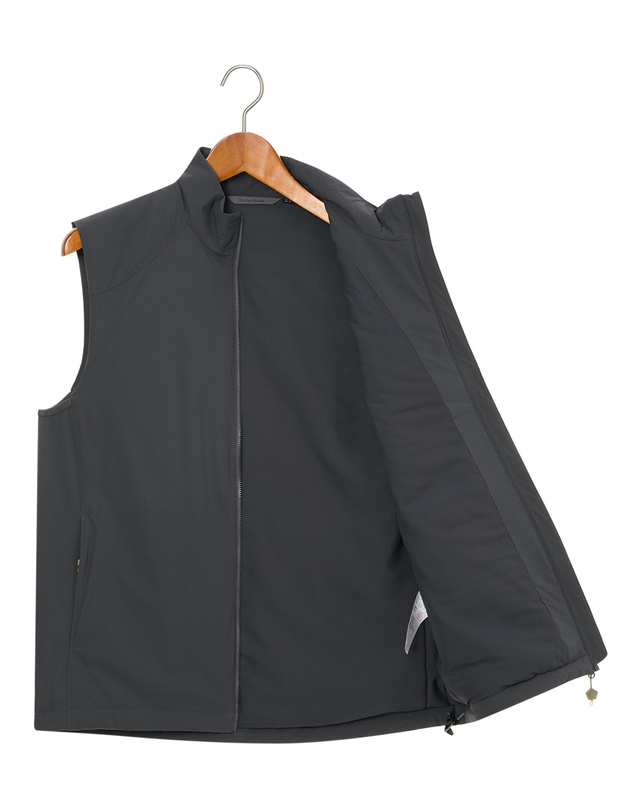 티톤 브로스 Wapiti Vest 진한 그레이 착용컷