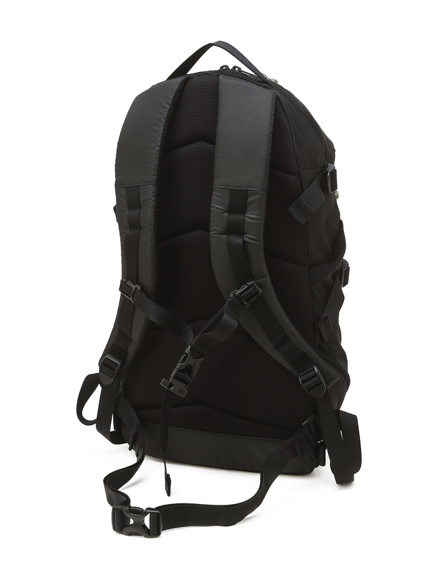 티톤 브로스 Rugged Beauty 18L 블랙 착용컷
