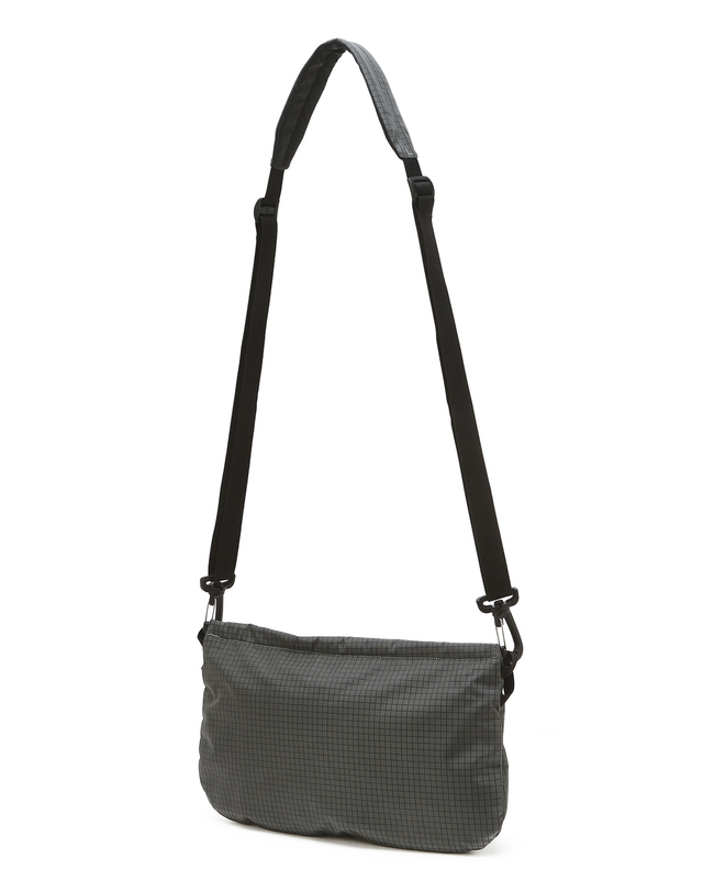 티톤 브로스 Rugged Beauty Sling Pack 그레이 착용컷