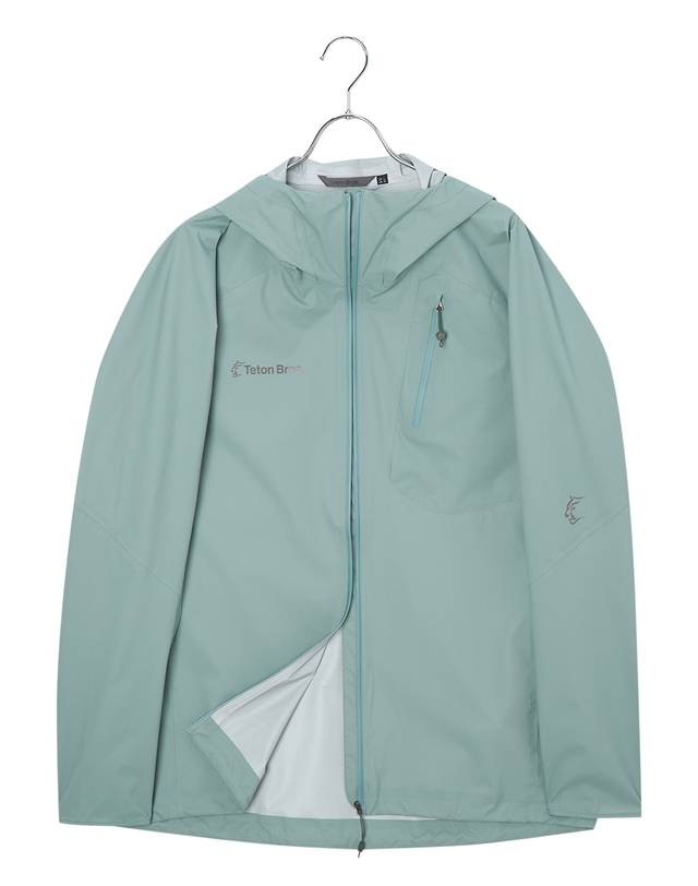 티톤 브로스 FEATHER RAIN JACKET 밝은 그레이 착용컷