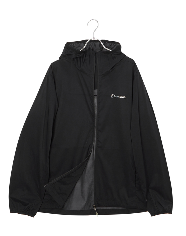 티톤 브로스 Alive Windshell Hoody 블랙 착용컷