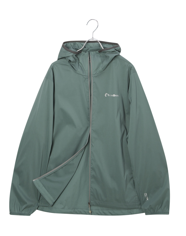 티톤 브로스 Alive Windshell Hoody 밝은 초록 착용컷