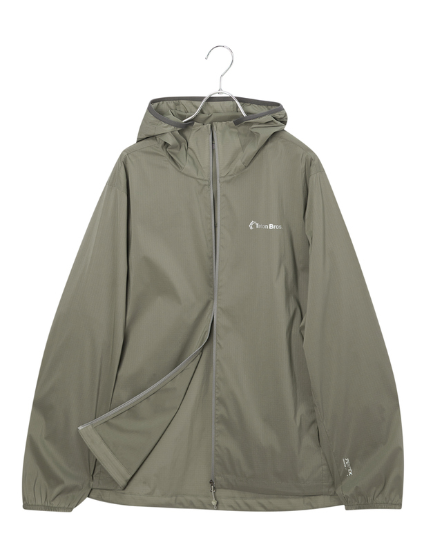 티톤 브로스 Alive Windshell Hoody 베이지 착용컷