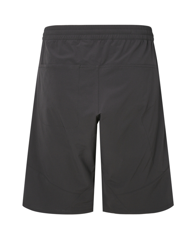 티톤 브로스 Sky Short 블랙 착용컷