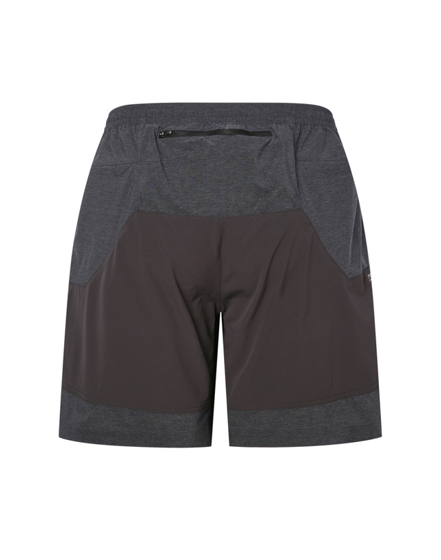 티톤 브로스 Scrambling Short 블랙 착용컷