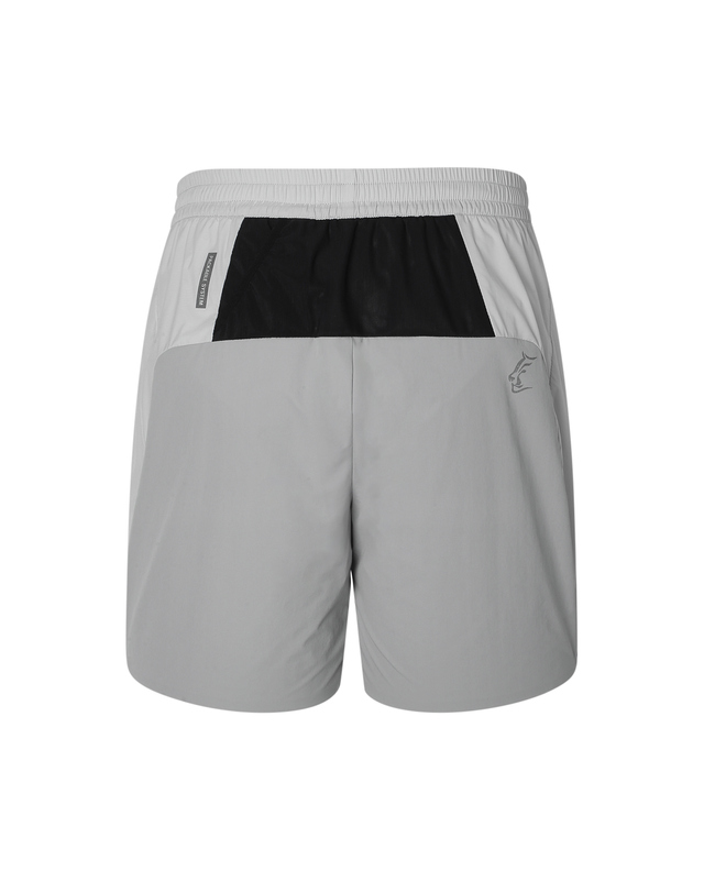 티톤 브로스 TrailAIR Short 5.5 밝은 그레이 착용컷