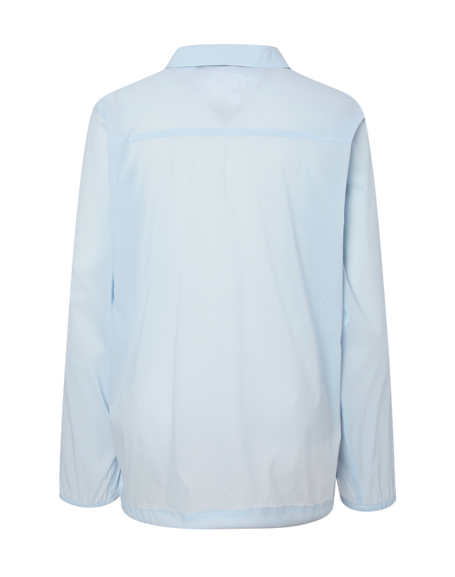 티톤 브로스 Alive Windshell Shirt 밝은 블루 착용컷