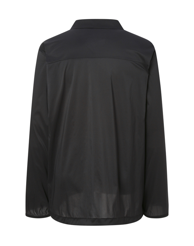 티톤 브로스 Alive Windshell Shirt 블랙 착용컷